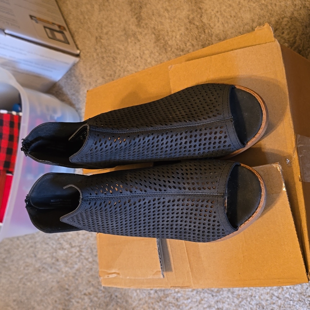 Booties - Picture 3 of 6